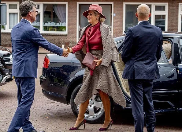 Queen Mathilde wore asymmetric midi skirts and Natan red blouse, Gianvito Rossi bicolor suede pumps, Fabienne Delvigne hat