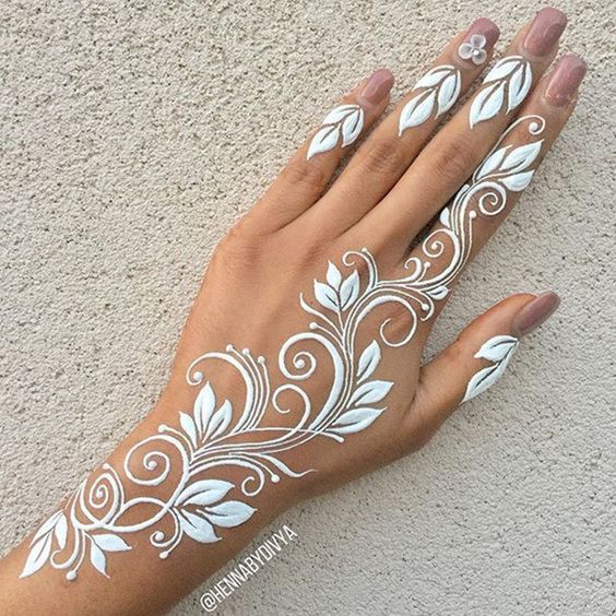 Imagen de Henna Blanca para Mujeres