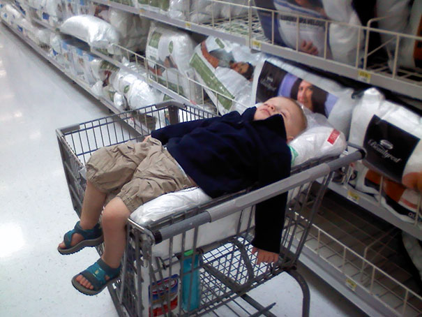 15+ Hilarious Pics That Prove Kids Can Sleep Anywhere - Napping In A Shopping Cart