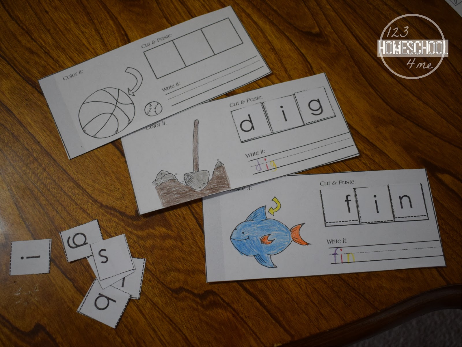 FREE Short i CVC Words Cut & Paste Activity