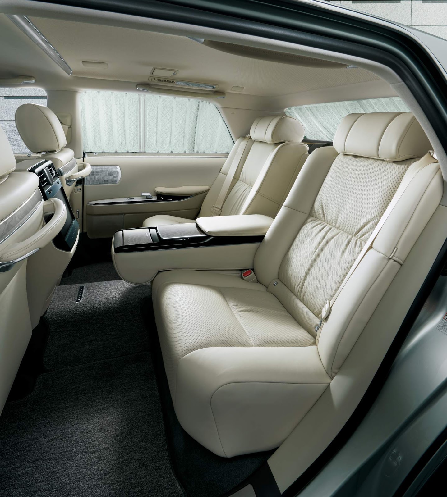 Toyota Century ganha nova geração depois de 21 anos