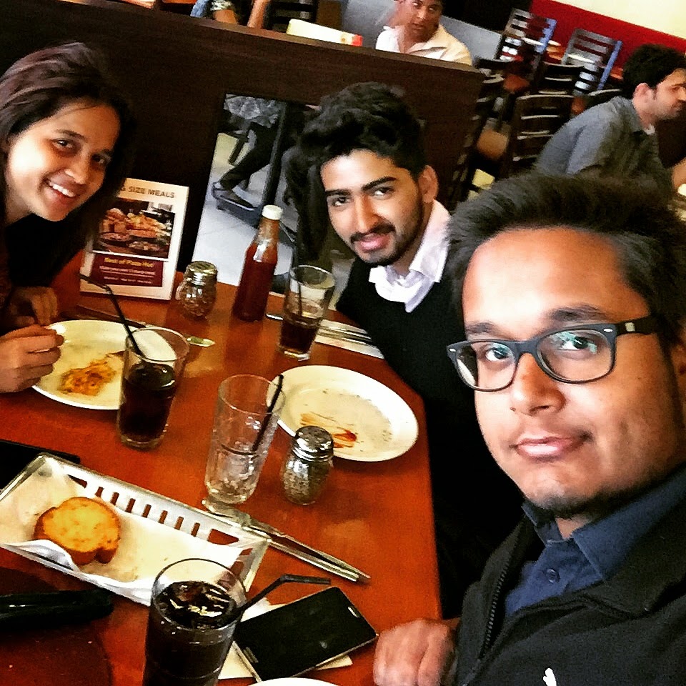 Crazy Foodie's Network Pizza Hut (Forum Mall) review experience pizza