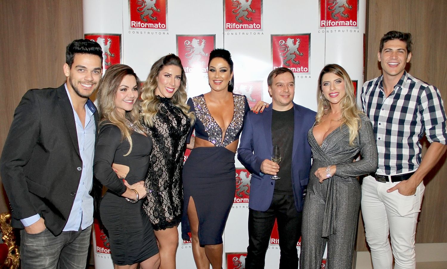 Helen Ganzarolli, Ana Paula e Tati Minerato e outros famosos prestigiam aniversário de Marcelo Helen Ganzarolli, Ana Paula e Tati Minerato e outros famosos prestigiam aniversário de Marcelo