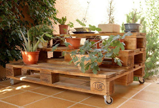 Pallets de madera reutilizados para colocar plantas Pallets de madera reutilizados para colocar plantas