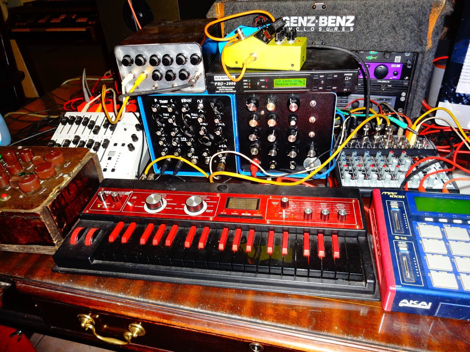 circuit-bending-diy-synth-guru-dave-wright-not-breathing-releases-new