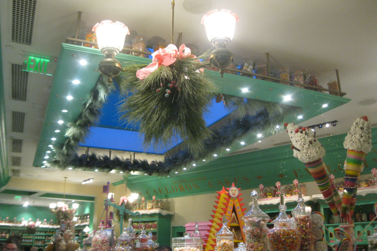 Wizarding World of Harry Potter Honeydukes Christmas