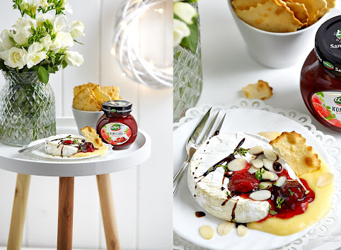Pieczony camembert z konfiturą truskawkową