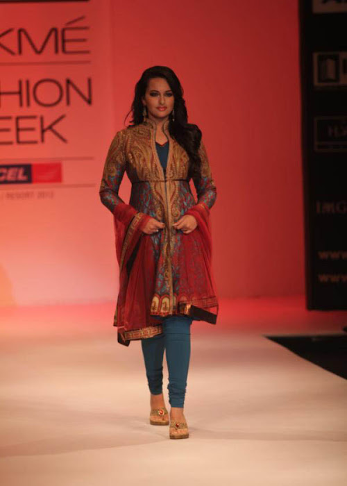 sonakshi sinha at lakme fashion week latest photos