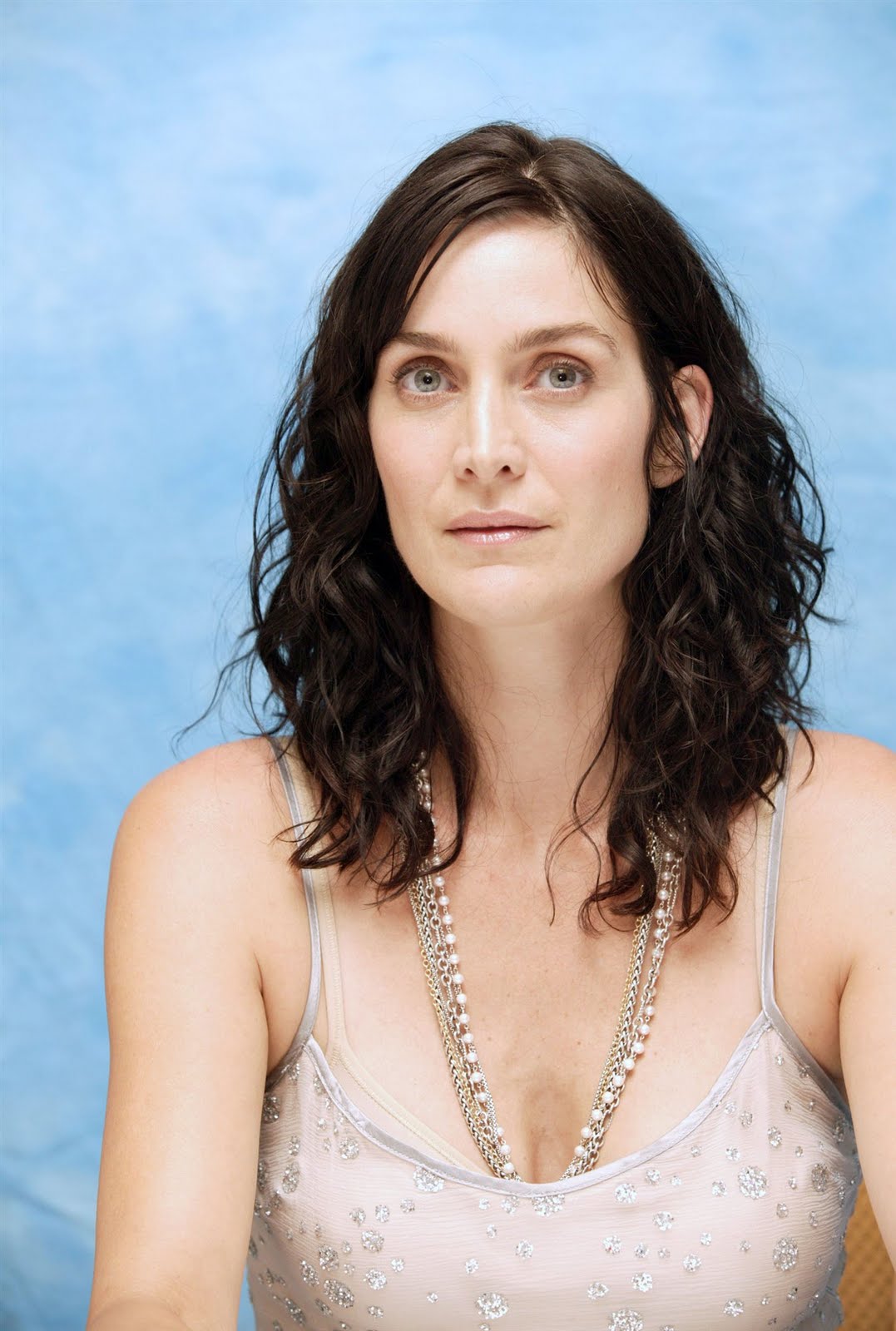 Carrie-anne moss sexy