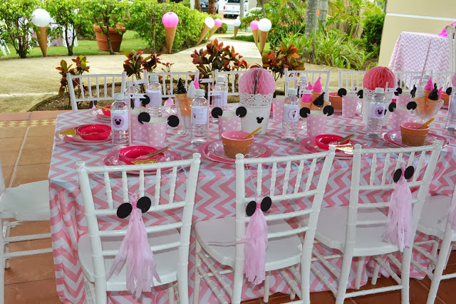 Minnie Mouse Ice Cream Shop Birthday Party setting
