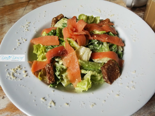 Coffee Société Cafe CLASSIC CAESAR SALAD , BEEF BACON