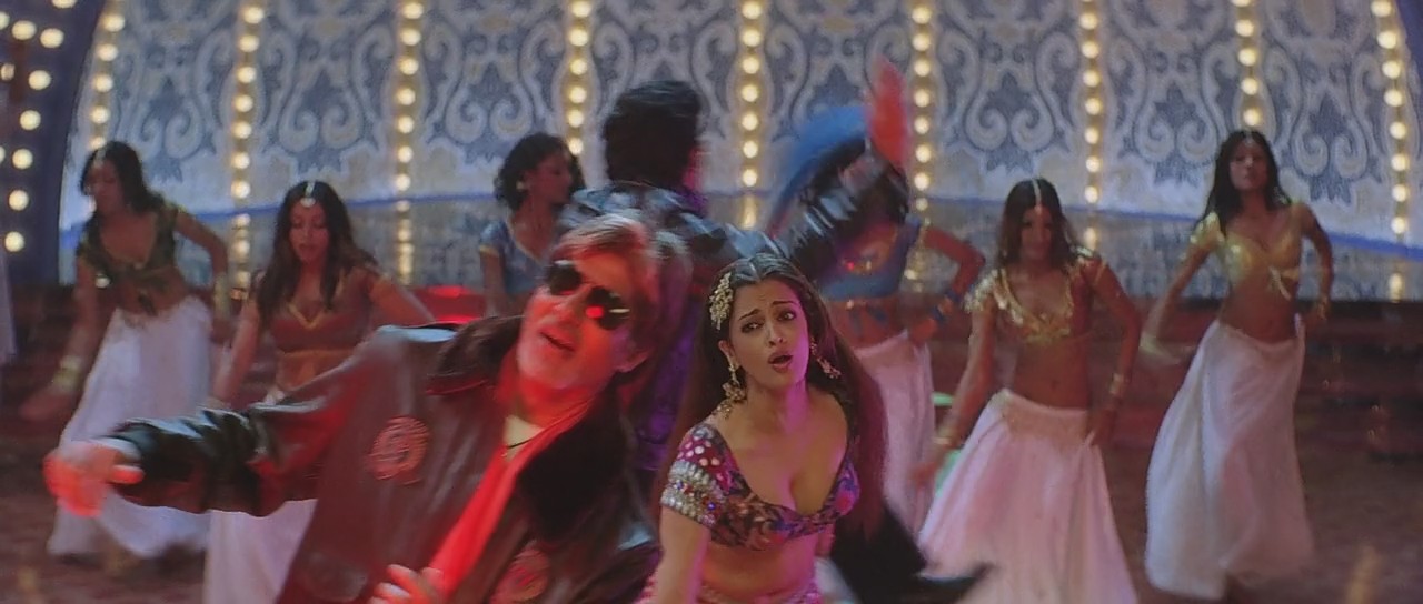 Aishwarya Rai with Amitabh Bachchan in Kajra re song, Aishwarya Rai sexy photos