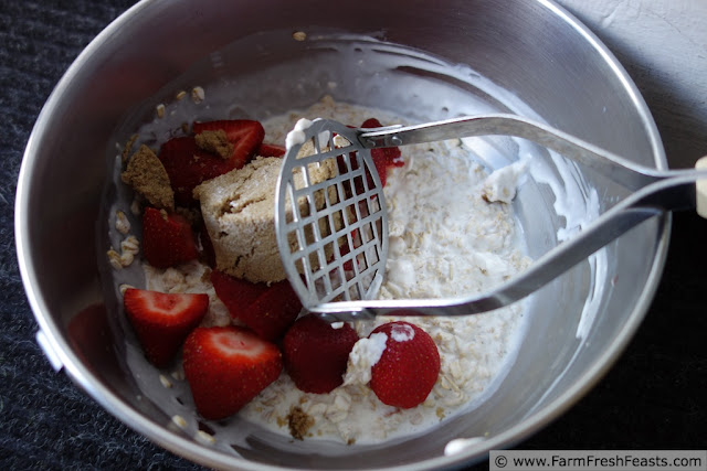 http://www.farmfreshfeasts.com/2013/06/strawberry-sour-cream-brown-sugar.html