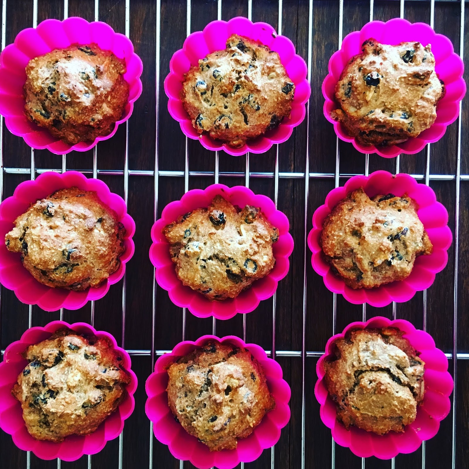 Μάφινς ολικής με ταχίνι και σταφίδες Το Παράξενο Πιρούνι