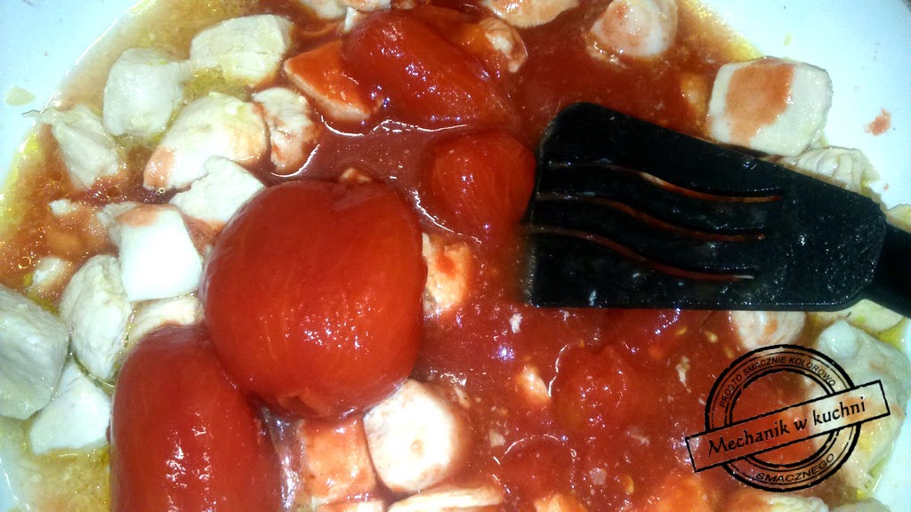 Chilli peperoncini Mechanik w kuchni pomidory z puszki potrawka