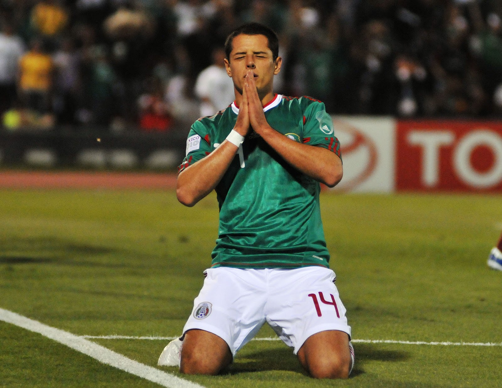 Oraciones recopiladas por Alfredo Martínez: "Chicharito", el futbolista