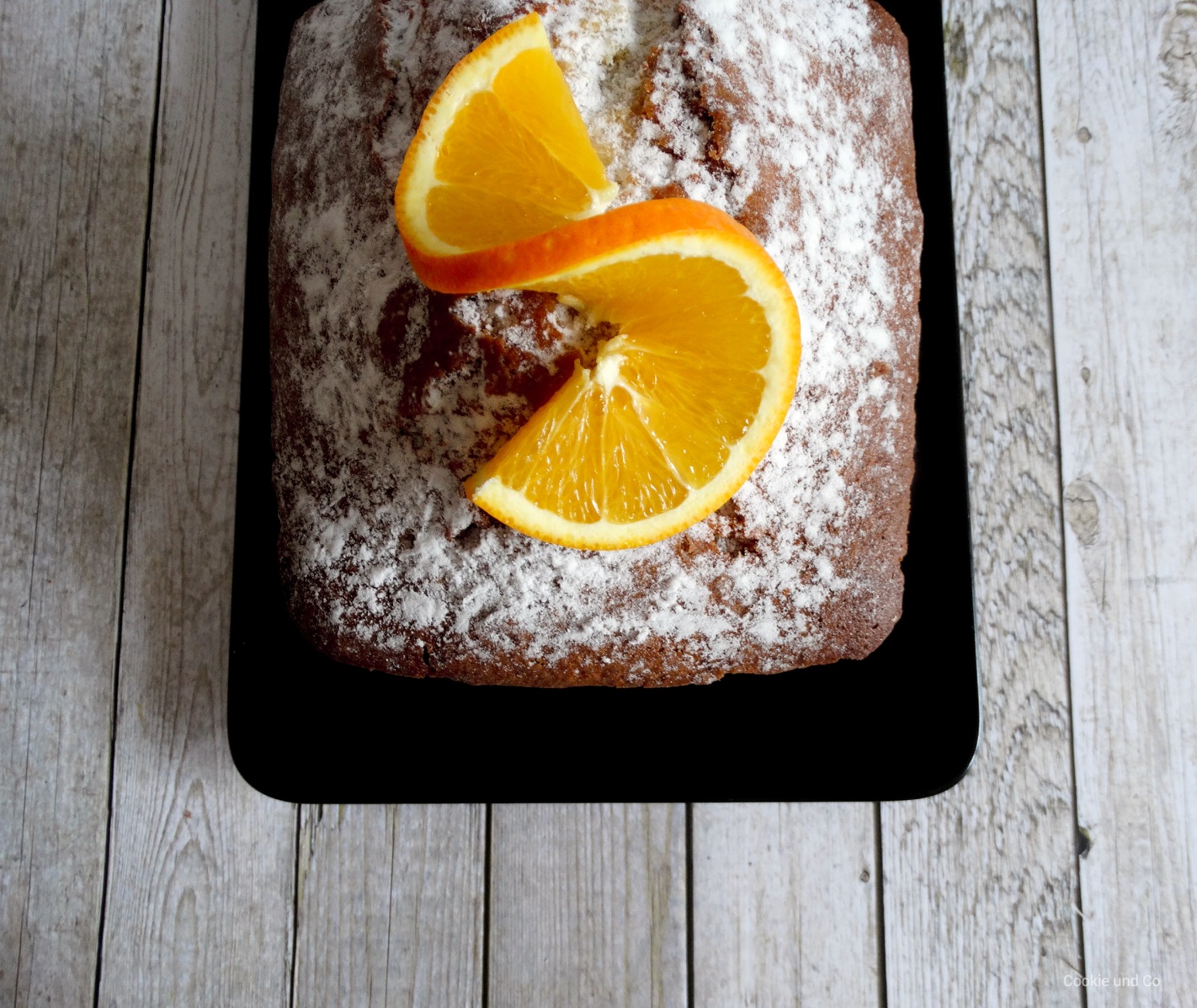 Saftiger Orangen-Marzipan-Kuchen • Cookie und Co