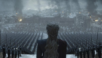 Daenerys frente a su ejército en Juego de Tronos