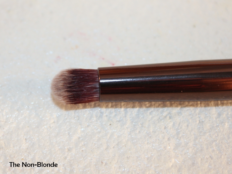 Hourglass Domed Shadow No. 9 Brush The NonBlonde