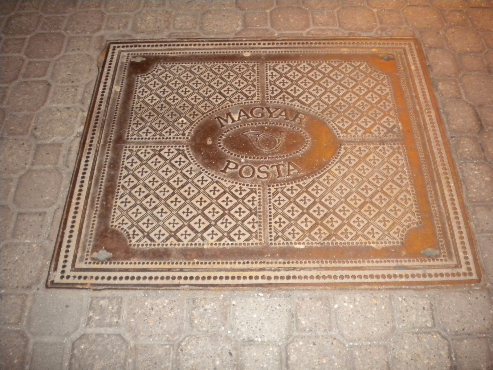 UYKUSUZ//UYURGEZER Nisan 2012