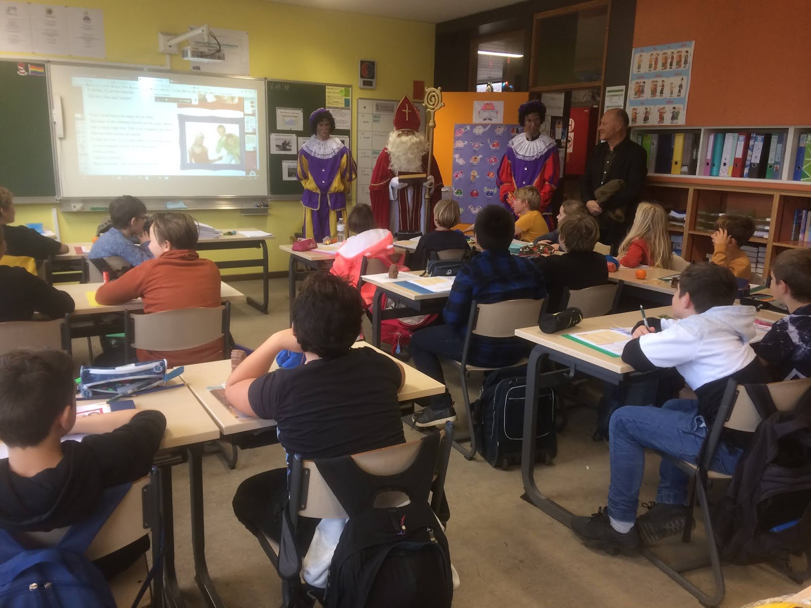 5A: Hoor wie klopt daar kind'ren...?