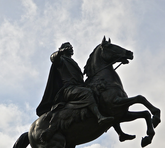 Saint pétersbourg Le cavalier de bronze statue de Falconet sur la place des décembristes