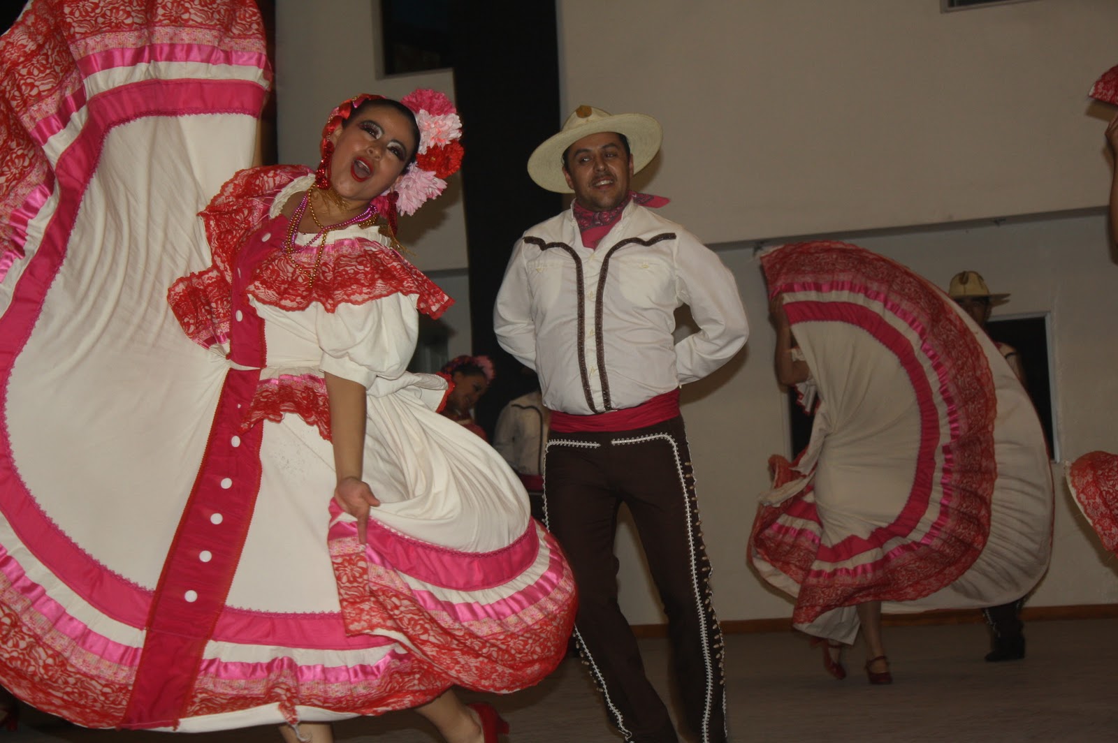 HECTOR INTEL: TRAJES REGIONALES MEXICANOS