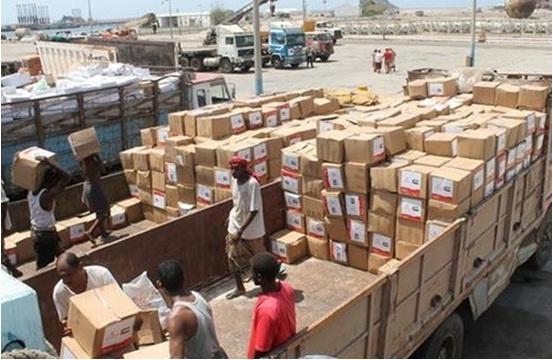 Syiah Houthi Mencuri Bantuan Milik Warga & Menjualnya di Pasar
