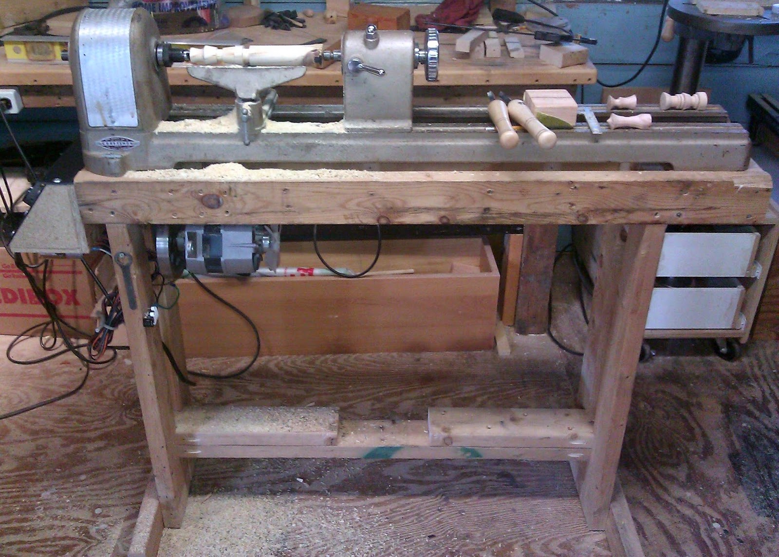 The Wood Knack Variable speed lathe using a DC treadmill motor