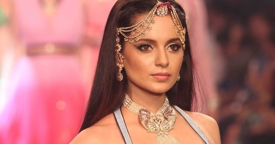 Kangana Ranaut Sexy Navel Show Photos