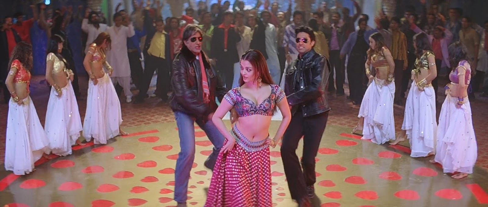 Aishwarya Amitabh and abhishek dance song