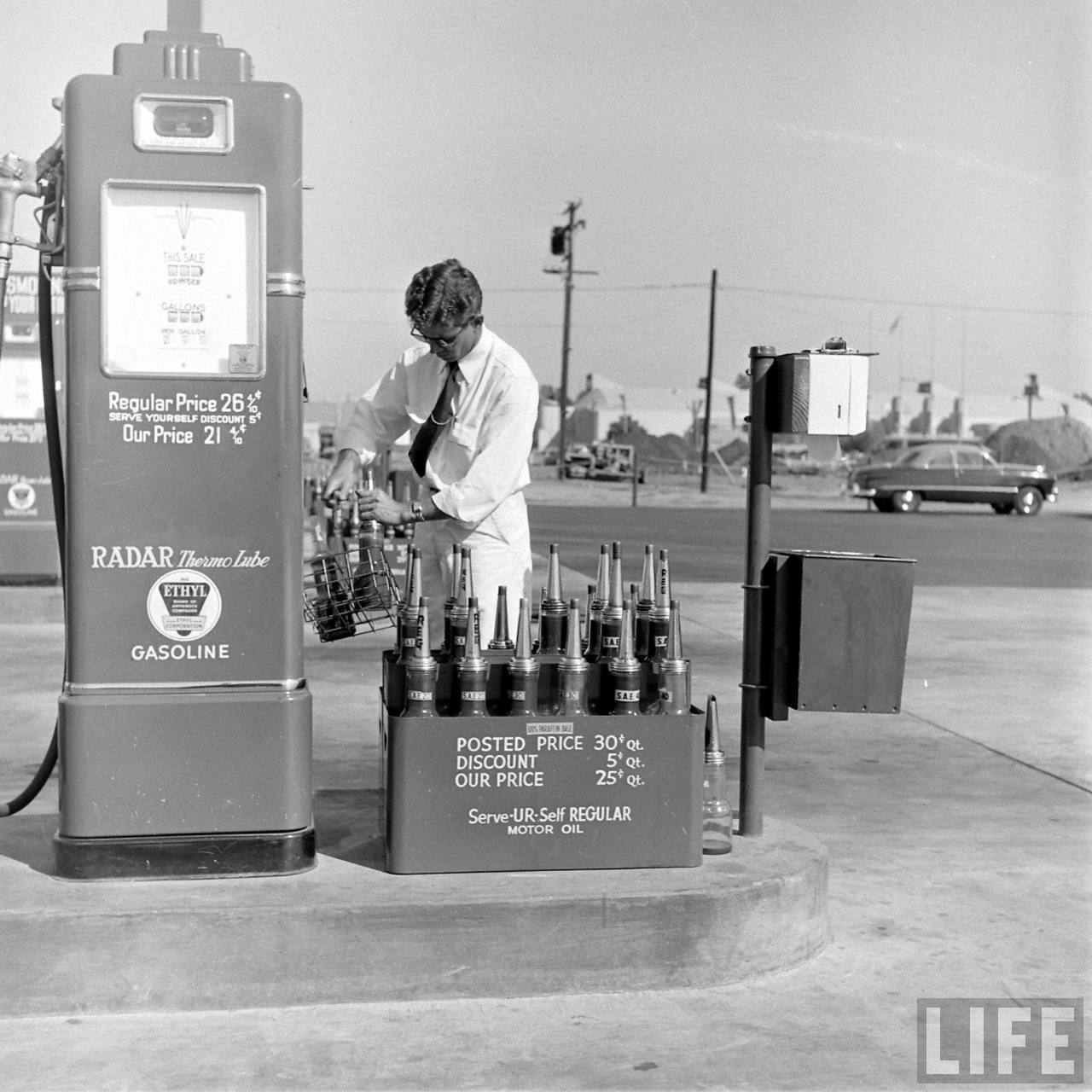 Gilmore Oil's GasATeria, One of the First Self Serve Gas Stations in