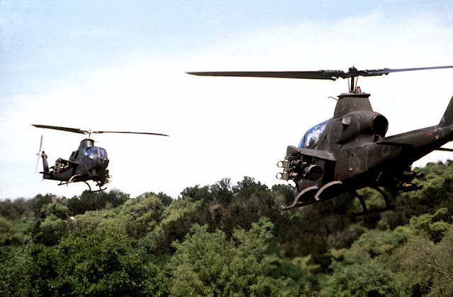 Gambar Helikopter Bell AH-1 Cobra Gambar Helikopter Bell AH-1 Cobra