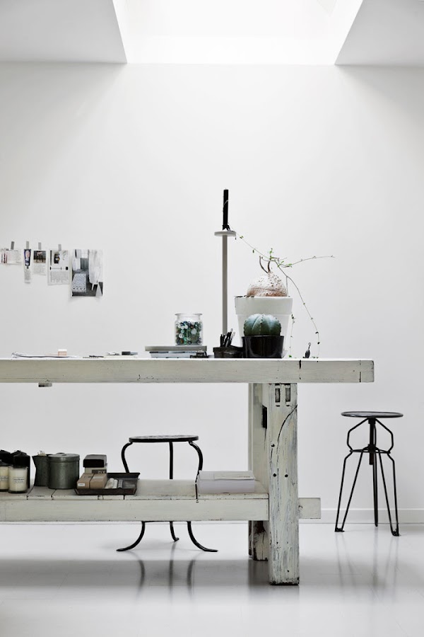 escritorio estilo nordico mesa blanca madera zona trabajo decoracion nordica alquimia deco interiorista barcelona