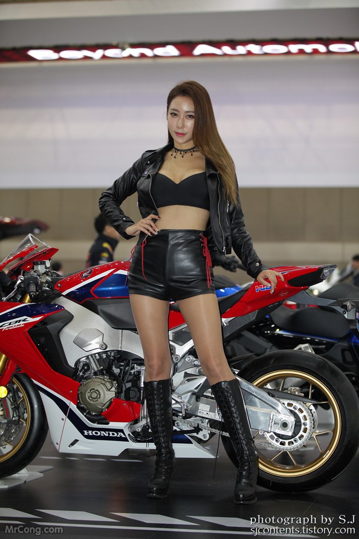 Kim Tae Hee&#39;s beauty at the Seoul Motor Show 2017 (230 photos) photo 7-7