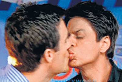 1291279737shahrukh+khan+gay+kiss.jpg