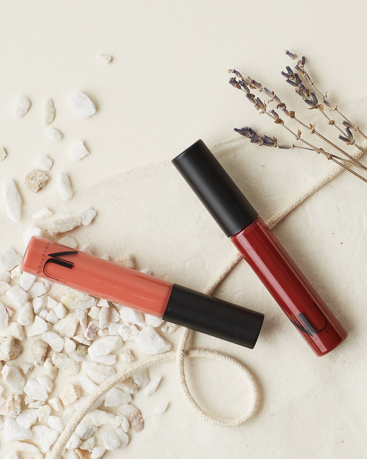 Nu Evolution Cosmetics: Organic Lip Gloss Nu Evolution Cosmetics: Organic Lip Gloss in Riviera and Velvet review swatches natural makeup
