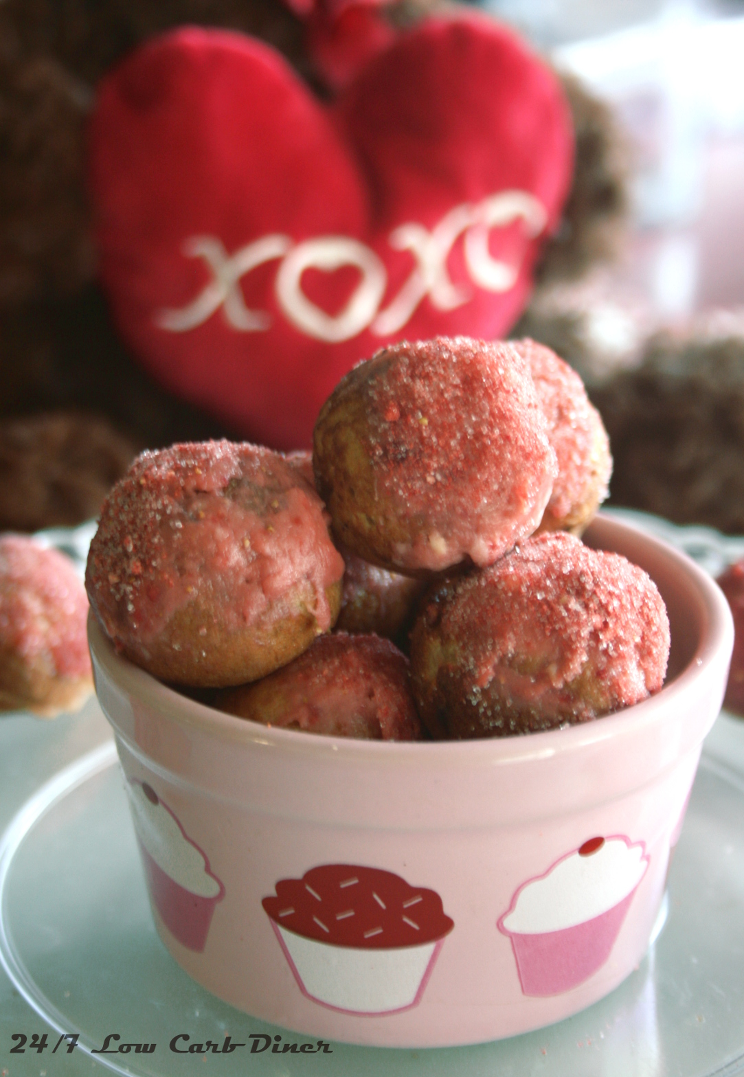 24/7 Low Carb Diner Strawberry Cake Bites for My Sweetheart