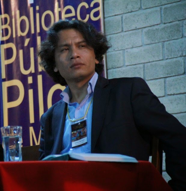 poesia encarnada Escribiendo virus, de Kamran Mir Hazar