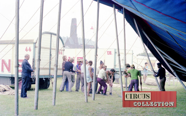 montage du chapiteau du Circus Krone 