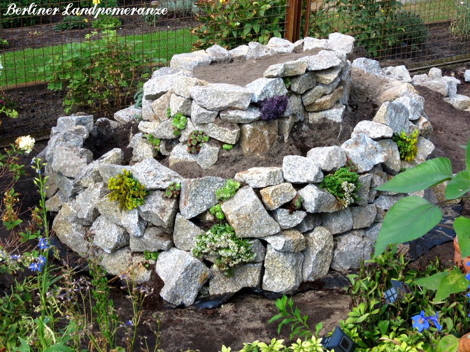 Berliner Landpomeranze Ein Berlin Gartenblog Krauterspirale Aus