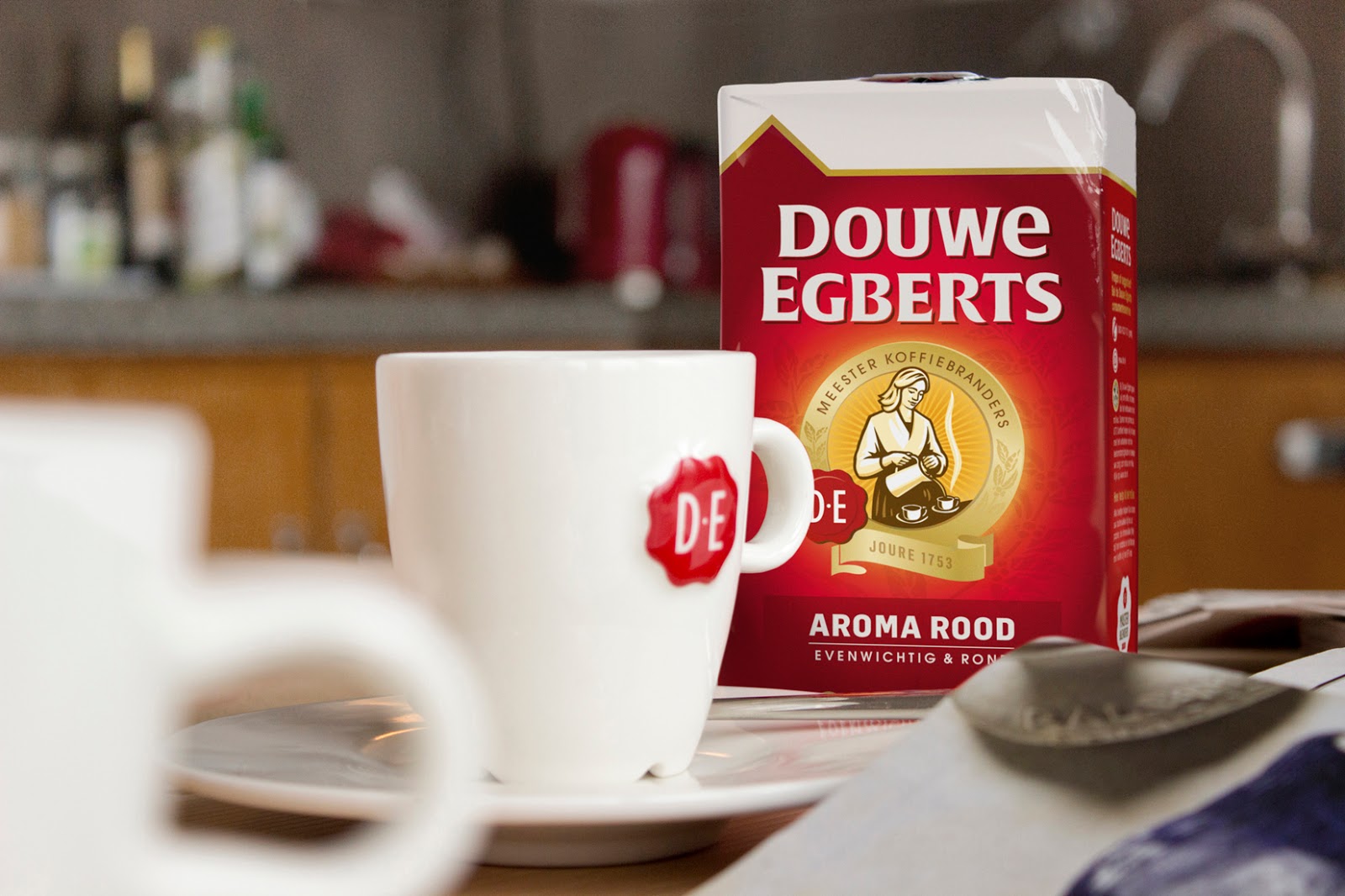 Douwe Egberts on Packaging of the World Creative Package Design Gallery