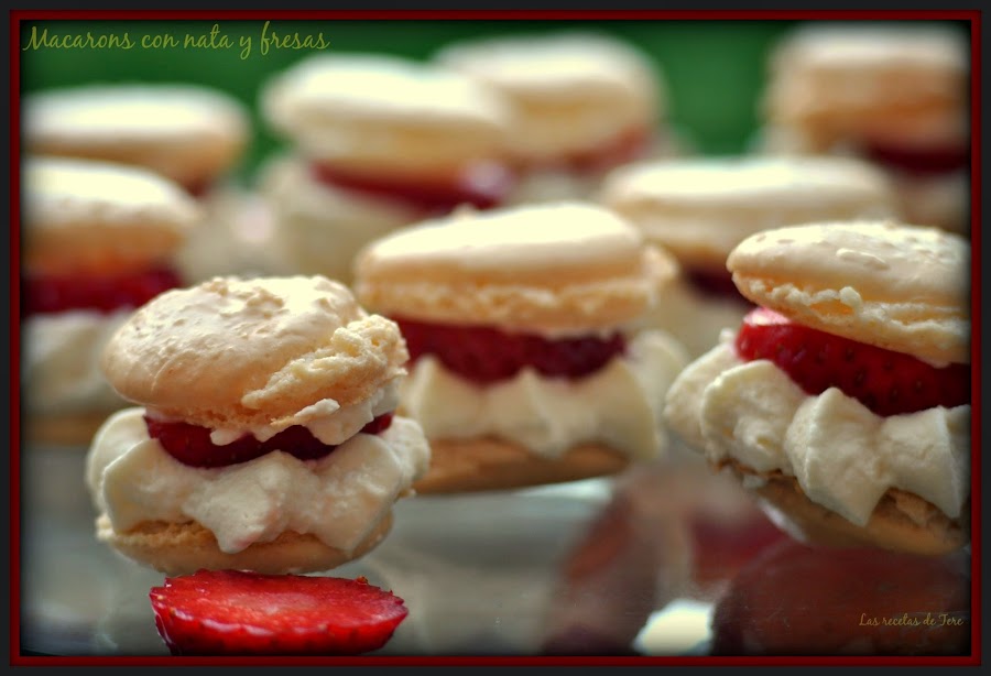 Macarons con nata (crema de leche) y fresas 02
