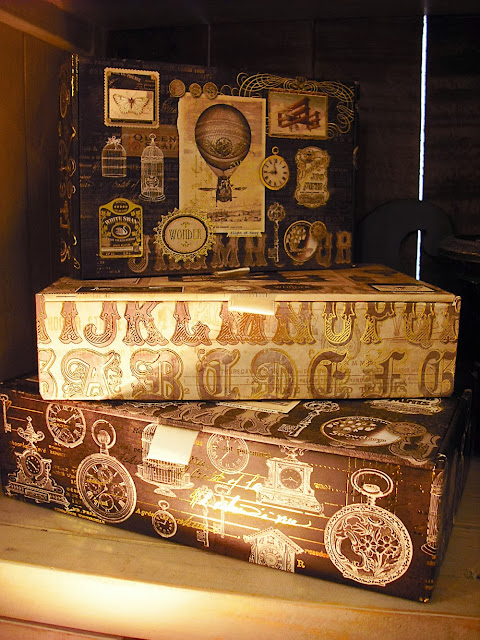 L'Antiga de Ripoll: CAIXES GRANS...PETITES...AMB DIBUIXOS ANTICS