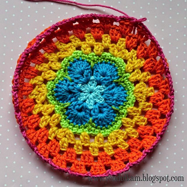 Crochet rainbow purse - free pattern