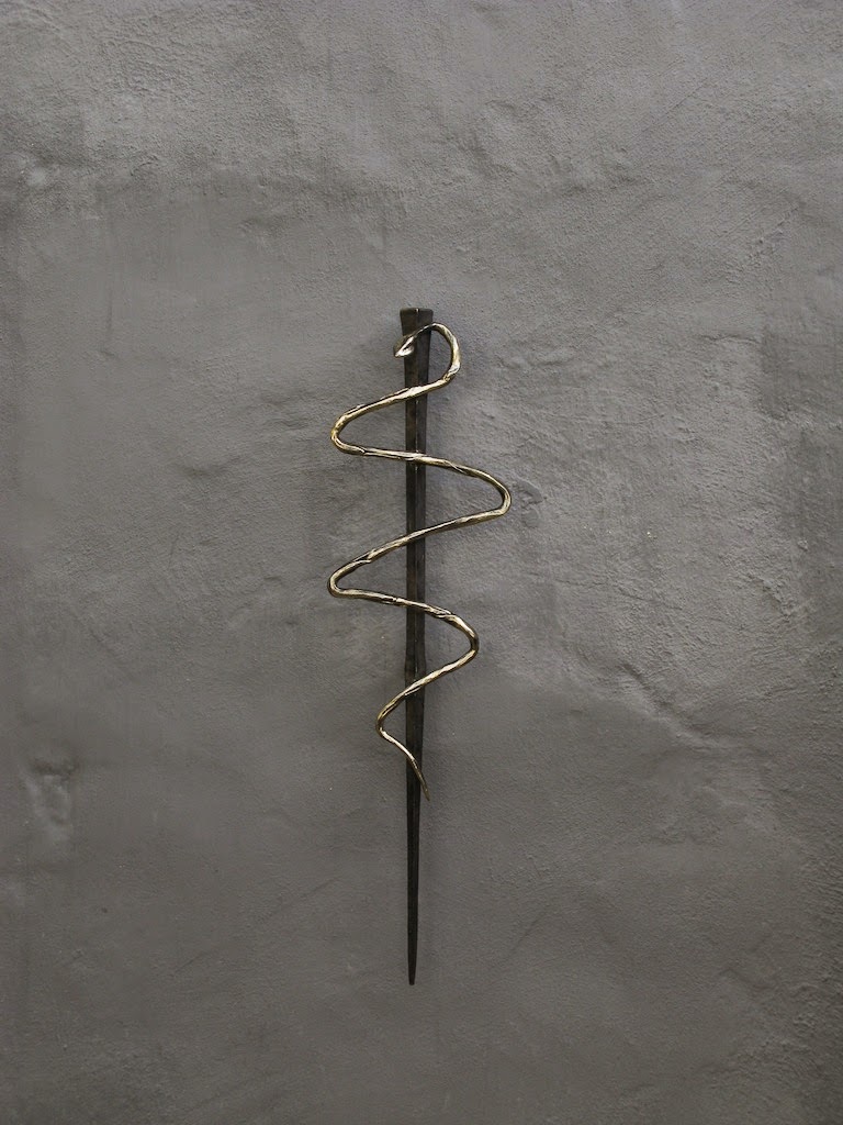 "picaporte asclepio",tirador de bronce forjado, designed by Hans Some, Alicante-España,2014