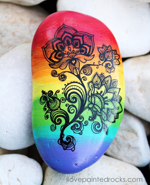 How to paint rainbow ombre painted rocks with henna tattoo inspired designs. #ilovepaintedrocks #paintedrocks #rockpainting #rockpaintingtutorial #stonepainting #paintedstones