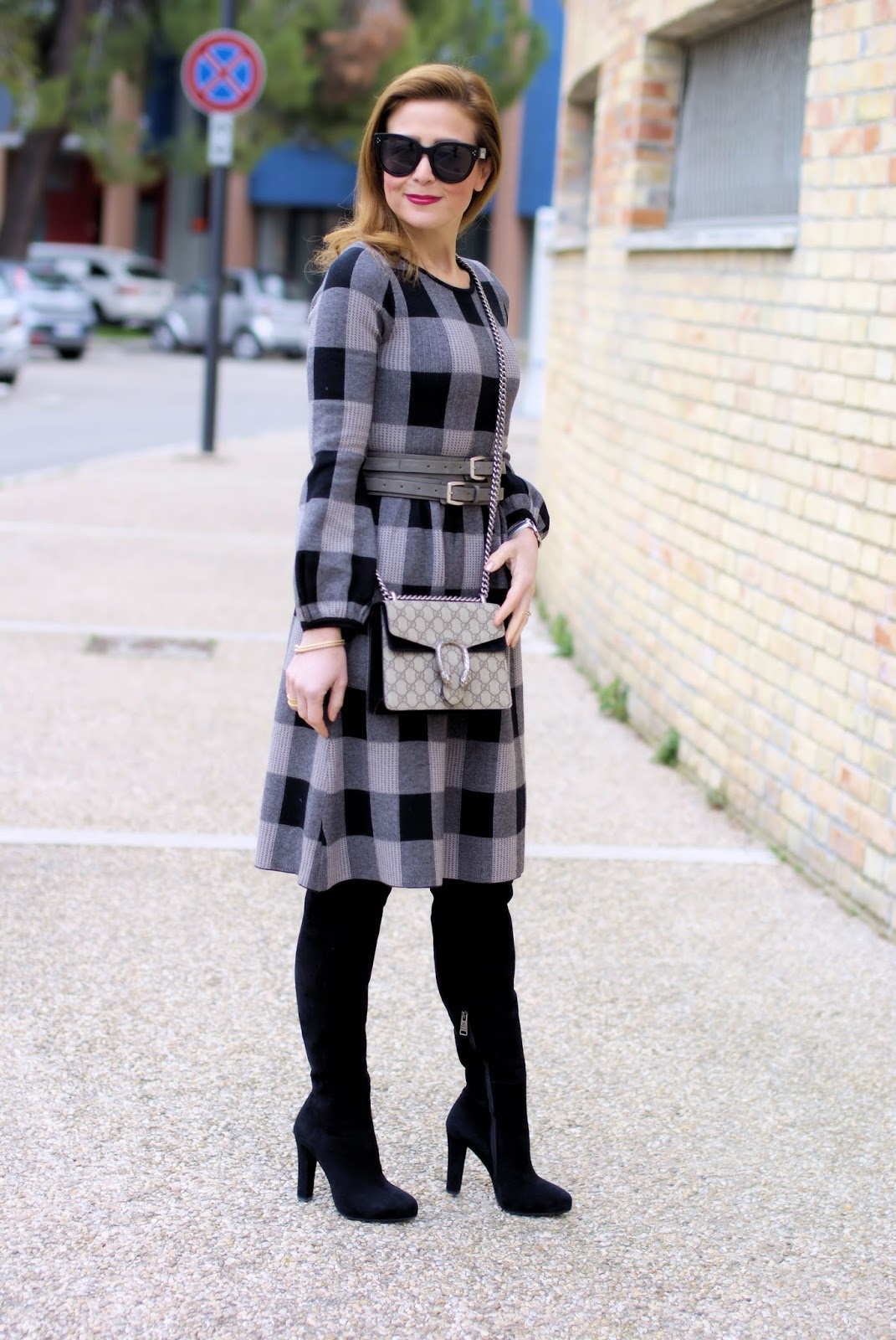 Winter dress outfit idea with Metisu dress on Fashion and Cookies fashion blog, fashion blogger style