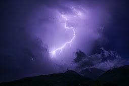 صاعقة رعدية تودي بحياة راعي غنم وعدد من ماشيته " صور "