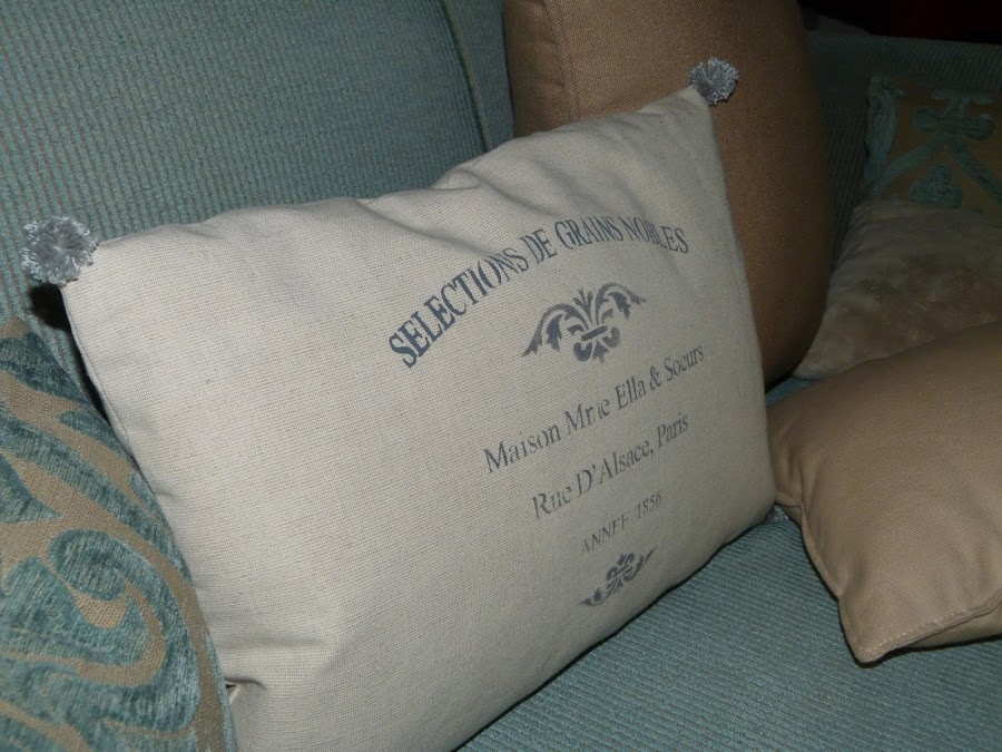 isabelvintage-vintage-almohadon-pompones-estarcido